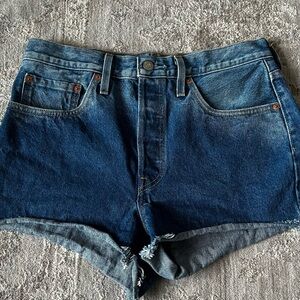 LEVI'S 501 Cut Off Shorts Sz  30 Womens Dark Wash Ombre Denim Raw Hem Jeans Chic